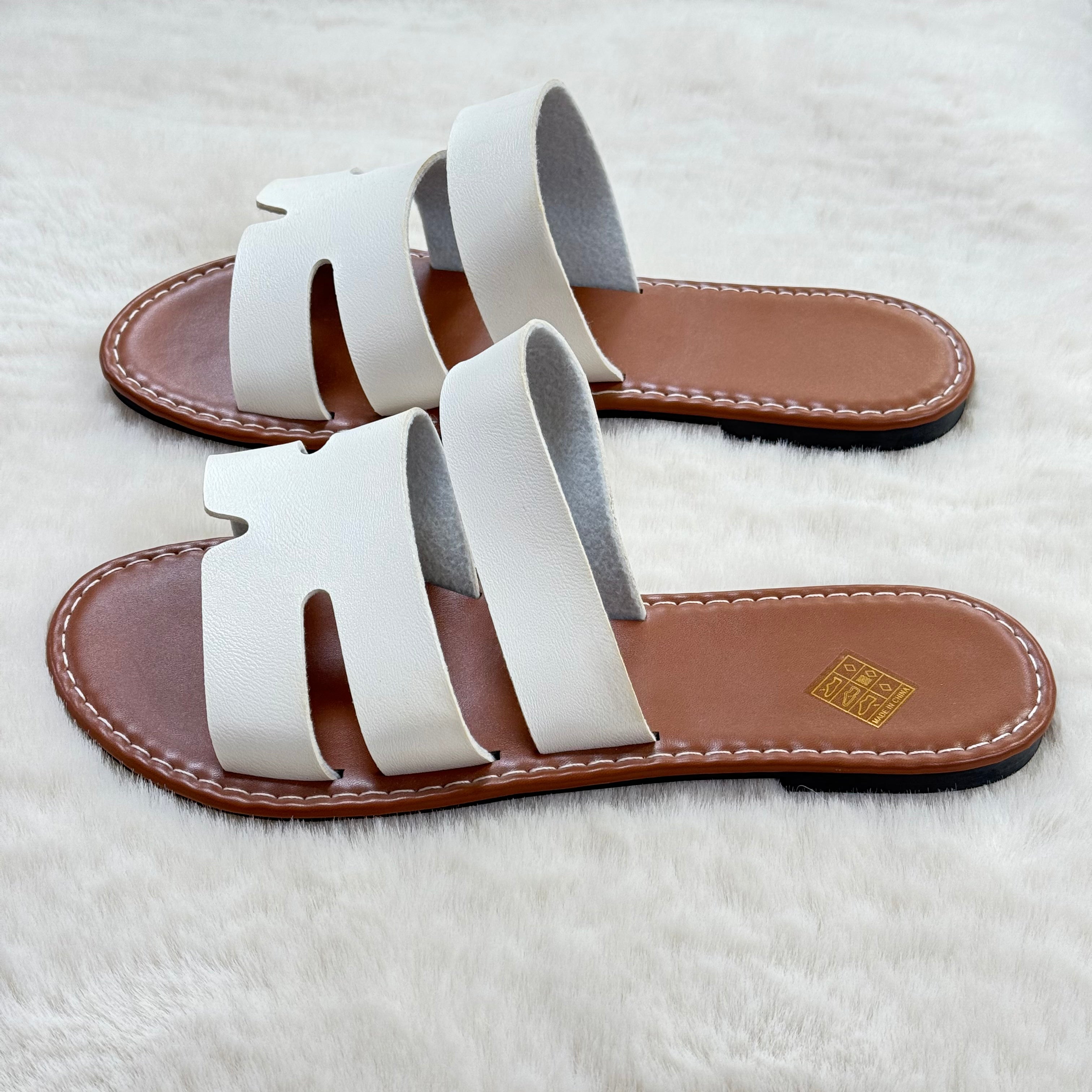 Sandales Marrons & Blanches